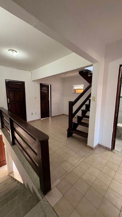 Triplex Amplo 5 Quartos - Locação no Hernâni Sá, Ilhéus/BA em Hernani Sá, Ilhéus