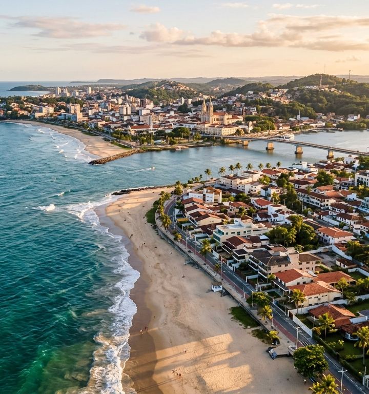 Vista panorâmica de Ilhéus, Bahia, destacando o litoral e áreas residenciais.