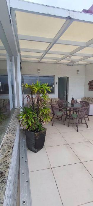 Cobertura duplex com piscina e vista mar à venda em Boa Vista, Ilhéus