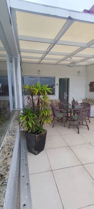 Cobertura duplex com piscina e vista mar à venda em Boa Vista, Ilhéus, BA
